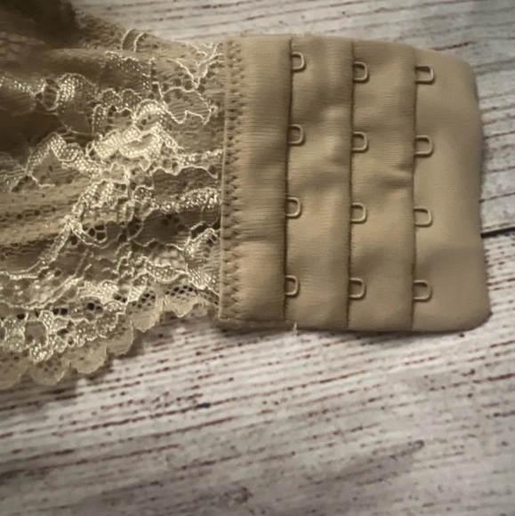 Womens Tan Beige Secret Treasures Full Figure Lace Bralette Bra Size 1X NWT - Picture 5 of 5